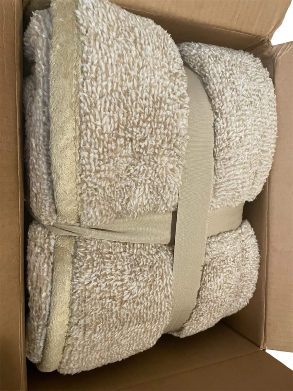 Member’s Mark Cozy Throw